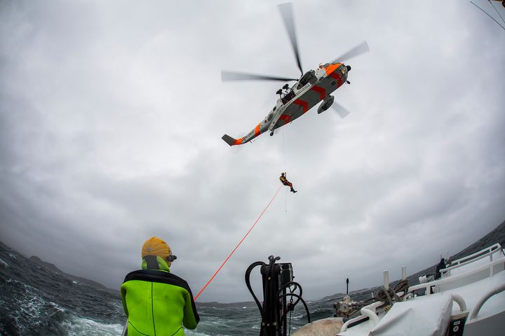 Redningsskøytene og 330 skvadronen deltok i en rekke redningsaksjoner og søk i forbindelse med drukningsulykker i 2018. Foto: Mats Grimsæth