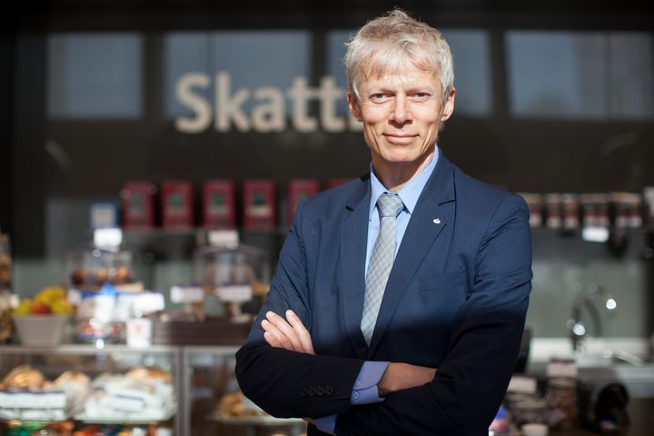 Skattedirektør Hans Christian Holte forteller at stadig flere melder fra til Skatteetaten om uoppgitte formuer og inntekter.