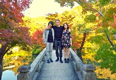 Paret Aoi og Ryan med Marcus ved Eikando-tempelet i Kyoto, Japan. ©Marcus Klepp