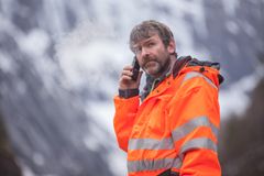 Eidfjord: Bjørn Lægreid (49) driver en bilbergingsstasjon i Eidfjord. Han er en ensom ulv og Hardangerfjellet er hans fjell. Skulle Bjørn behøve hjelp er det kun én mann han stoler på - Thord Paulsen. Foto: National Geographic Channel