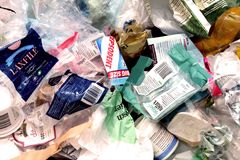 Mange hverdagsprodukter er pakket inn i plast. Foto:Ann-Christine Eliasson/Mostphotos