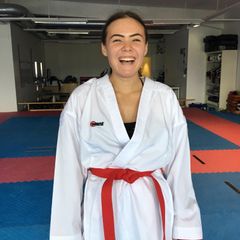 Annika Sælid tok gull i karate. Foto: Pøbell Film