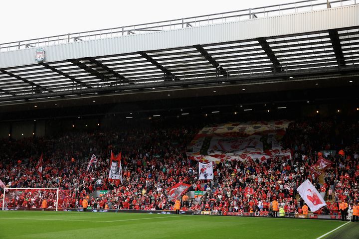 Liverpool FC er klubben som selger klart flest reiser, etterfulgt av erkerivalen Manchester United.