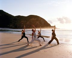 I tillegg til yoga hver dag blir det også lagt vekk på kortreist, organisk og sunn mat.