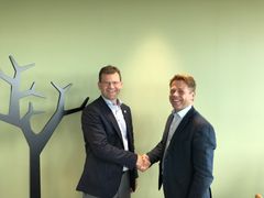 Administrerende direktør i Skanska CDN, Björn Mattsson (t.v.) og administrerende direktør i Entra Eiendom, Arve Regland.