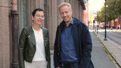 Mari Velsand (direktør i Medietilsynet) og Kristoffer Egeberg (ansvarlig redaktør i Faktisk.no). Foto: Tore Bergsaker