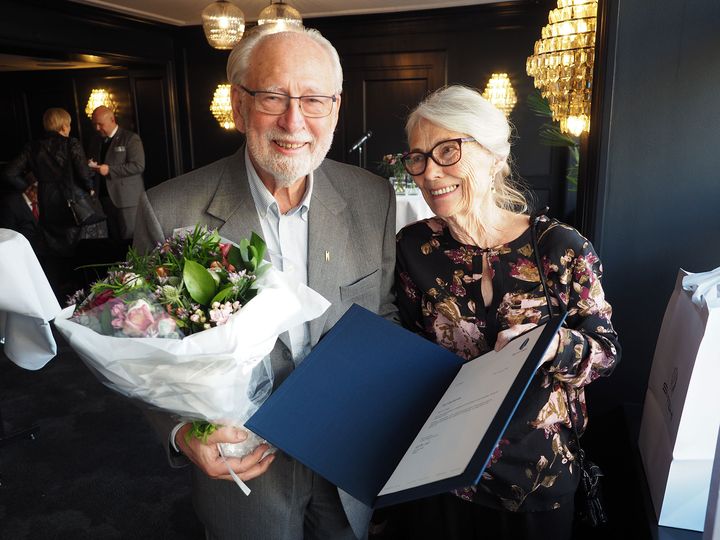 Prisvinner Levi Fragell og samboeren Anne Karine Winther. (Foto: Even Gran)