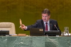 Miroslav Lajčák, president for FNs 72. generalforsamling, skal holde pressekonferanse i Genève den 10. oktober. Her avslutter han årets generaldebatt. 25. september. Foto: UN Photo/Cia Pak