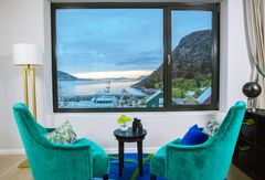Thon Hotel Fosnavåg er et moderne konferansehotell med 115 rom og ligger på kaia i Fosnavåg med nydelig utsikt over havet.Foto:thonhotels.no