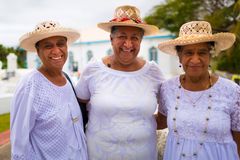 Cookøyene er kjent for sin gjestfrihet. Her tre glade damer på Raratonga.