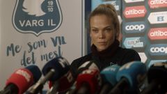 «Heimebane» handler om Helena Mikkelsen som blir norgeshistoriens første kvinnelige fotballtrener for et herrelag på toppnivå. Foto: Sjur Aarthun/NRK