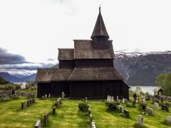 Urnes stavkirke i Sogn og fjordane er landets eldste stavkirke. Den er også  på UNESCOs verdensavliste, og brannsikres av COWI.