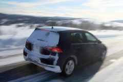Volkswagen e-Golf til fjells på godt norsk vinterføre.