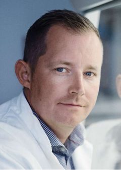 Ass. professor Martin R. Jakobsen, Århus Universitet mottar Anders Jahres pris til yngre medisinske forskere. Foto: Martin Gravgaard.