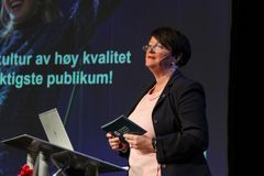 Lin Marie Holvik åpner den nye DKS-portalen. Foto: Knut Sørhusbakken.