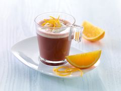 Varm sjokolade med appelsinjuice er en skikkelig påskevariant.