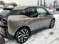 - Tesla model S og X får suverent flest visninger, men BMW’s i3 er også svært populær og mange ser på disse annonsene, sier produktdirektør for FINN motor, Eirik Håstein.