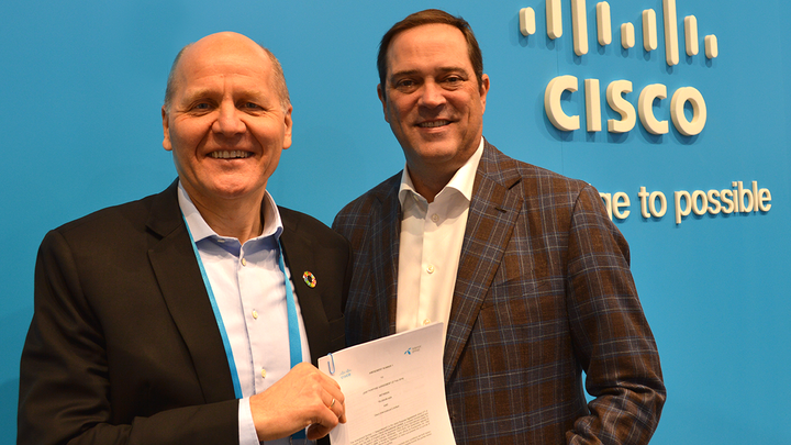 Sigve Brekke, konsernsjef for Telenor, og Chuck Robbins, styreleder og administrerende direktør for Cisco, undertegnet i dag en felles avtale om å ytterligere styrke selskapenes strategiske samarbeid.