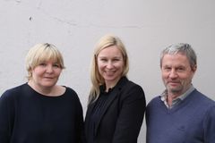 Iren Blankevoort, Åsne Tinnes-Rimehaug og Hans Vidar Olsen i Omsorgsbygg har akkurat inngått rammeavtaler for uavhengig kontroll.