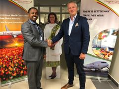 Mr. Solomon Begashaw, director Global Cargo Sales in Ethiopian Cargo & Martin Langaas, Director Cargo at Avinor Oslo Airport (Photo: Ethiopian Cargo)