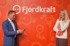 Administrerende direktør Rolf Barmen og kommunikasjonsdirektør Jeanne Tjomsland i anledning lansering av Fjordkraft Mobil. Foto: Hanne Solheim