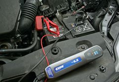 Det er lurt å alltid ha fulladet batteri. Batteriet har lettere for å tømmes for strøm når det ikke er toppladet. (Foto: NAF)