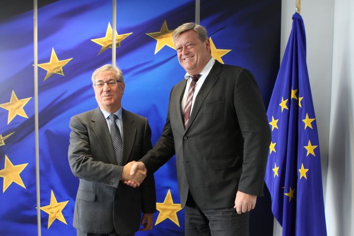 EU og Norge er enige om en fiskeriavtale. Her fra et møte mellom fiskeriminister Harald T. Nesvik og EUs fiskerikommissær Karmenu Vella tidligere i høst.