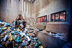 Søppelbergene vokser og vi må håndtere avfallet på en ny måte. Kommunene vil ha en nøkkelrolle i dette arbeidet. Foto: Colourbox