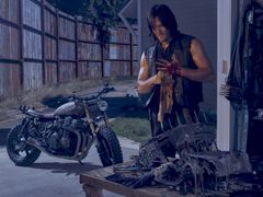 Daryl Dixon (Norman Reedus) er en av flere kjenninger som blir å se på tv-skjermen når sjette sesong av The Walking Dead returnerer 12. oktober på FOX. Foto: Frank Ockenfels 3/AMC