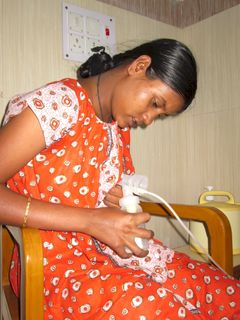 Friske og sunne mødre er en betingelse for å drive en morsmelkbank. Morsmelk-prosjektet er en del av NIPI - Norway India Partnership Initiative.