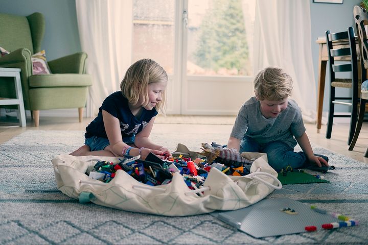 Det er aller flest kjøpere som søker etter sofa på FINN. Når det gjelder utstyr til barn er det særlig produkter som Lego, Emmaljunga, Stokke og Tripp Trapp mange søker etter.