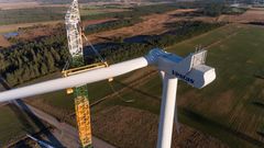 Installasjon av nytt vindkraftverk. Foto: Vestas Wind Systems