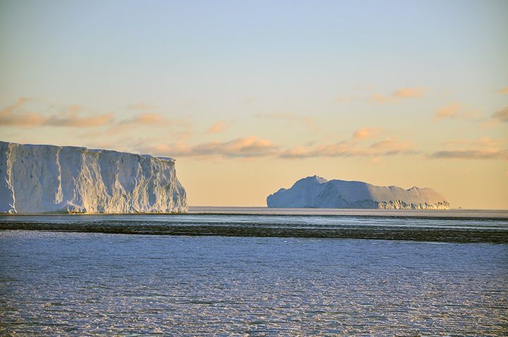 SVALBARD: Sjøis og åpent vann utenfor Svalbards kyst. Foto: Matthias Forwick