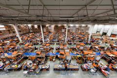 AUTODOC warehouse in Szczecin: The employees at the logistics facility
in Szczecin were extremely busy, as sales already exceeded 600 million
euros at the end of the third quarter. Photographer: Dirk Dehmel