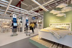 IKEA service & pick-up point åpnet i Tromsø 4. juni i år. Tromsø ble et av de første stedene i verden til å teste ut det helt nye IKEA konseptet - en hybrid av et varehus og en nettbutikk.