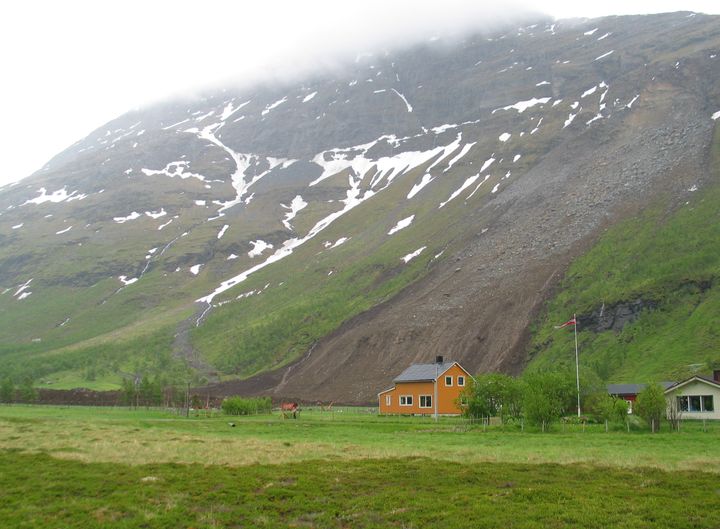 Et stort jordskred ødela mye jordbruksland og nådde nesten fram til bebyggelsen i Signaldalen, Troms i juni 2008. Foto: Knut Stalsberg/Norges geologiske undersøkelse (NGU)