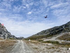 Karrig klima og vekslende vær: Flyplassprosjekter på Grønland gir komplekse faglige utfordringer for VA-ingeniører. – Det særegne med denne typen prosjekter er kompleksiteten i alle grenseflatene mellom fag, sier Maja Simonsen, disiplinleder på tre av COWIs flyplassprosjekter på Grønland. Foto: COWI