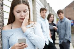 En økende bekymring er barn som mobbes på nett. 2 av 10 har opplevd at noen har lagt ut bilder av dem som har gjort dem triste eller sinte. Pressefoto