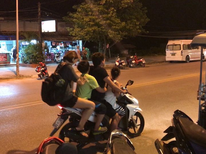 Trygg Trafikk og If anbefaler at du dropper mopedkjøring i Thailand. Foto: Jon Berge/If