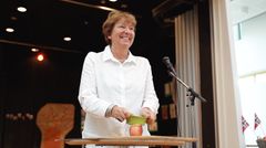 Oslos ordfører Marianne Borgen åpnes Epledagen med stor feiring på Lindeberg skole.