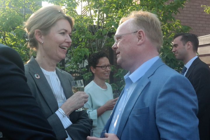 Leder for FNs nye næringslivssamarbeid Lise Kingo og fiskeriminister Per Sandberg
