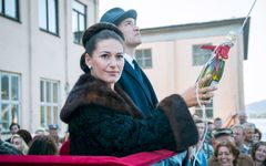 Pia Tjelta og Per Kjerstad i rollene som rederparet Ingrid og Fredrik Nyman. (Foto: .Petter Skafle Henriksen, NRK/Maipo Film)