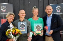 Fra venstre: adm.dir i Matmerk Nina Sundqvist, Kristoffer og Anne Marte Evang fra Ask Gård, og landbruks- og matminister Jon Georg Dale.