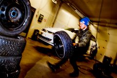 Testene i Motors store vinterdekktest er gjennomført av profesjonelle dekktestere hos Test World i Ivalo, Finland. Foto: Lasse Allard