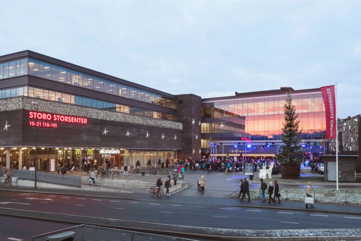 Olav Thon Gruppen eier og forvalter 8 av de 10 største kjøpesentrene i Norge målt etter butikkomsetning. Foto: Storo Storsenter