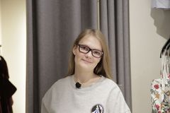 DELTAGER: Therese fikk diagnosen Asperger syndrom da hun var sju år. Hun har utdannet seg innen animasjon og håper å på å få jobb. Foto: TV 2
