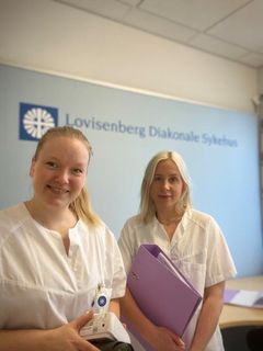 Julie Henrikke Olset (til venstre) og Trine Hoel Jansen (til høyre) på Lovisenberg Diakonale Sykehus søker deltakere til studiene.