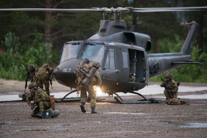 Luftforsvarets Bell-helikoptre er en viktig ressurs når Brigade Nord raskt skal flytte personell og materiell til et innsatsområde.