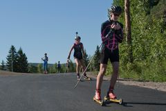 Mange glade rulleskiløpere som tok de nye løypene i bruk. Fra Lillomarka skiklubb, Oslo skiskytterlag, 
Høybråten og Stovner IL. Foto: Ken Opprann