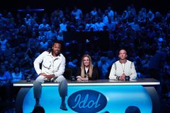 DOMMERNE: Tshawe Baqwa (f.v.), Silje Larsen Borgan og Gunnar Greve er dommere i Idol 2018. Foto: Thomas Reisæter/TV 2
